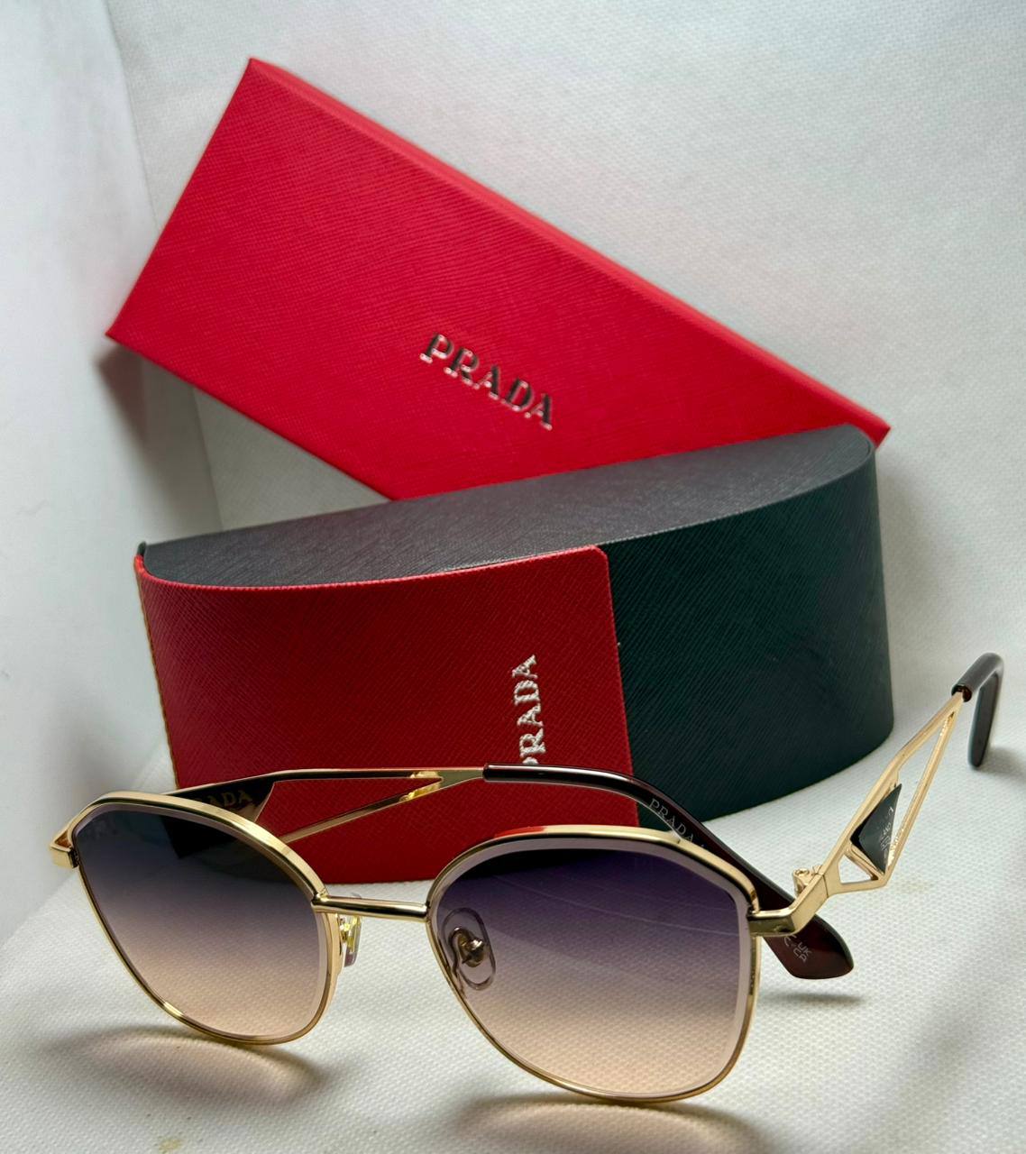 Prada
60 dhs🪙🌨️

Zain29
♥️♥️♥️