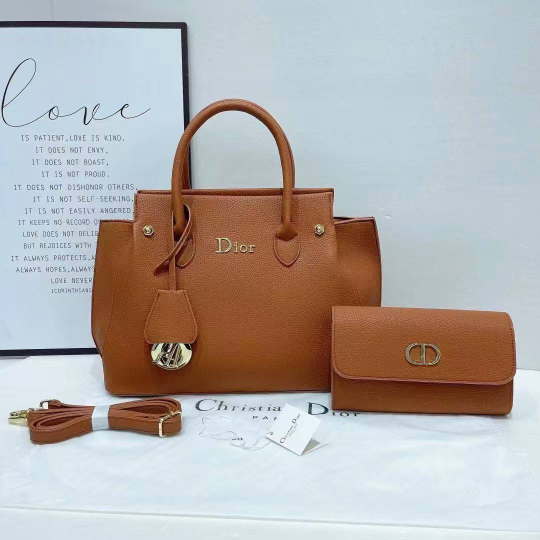 DIOR TOTE BAG 🔥
GOOD QUALITY 🌹
110 dhs🪙

Zain28
♥️♥️♥️