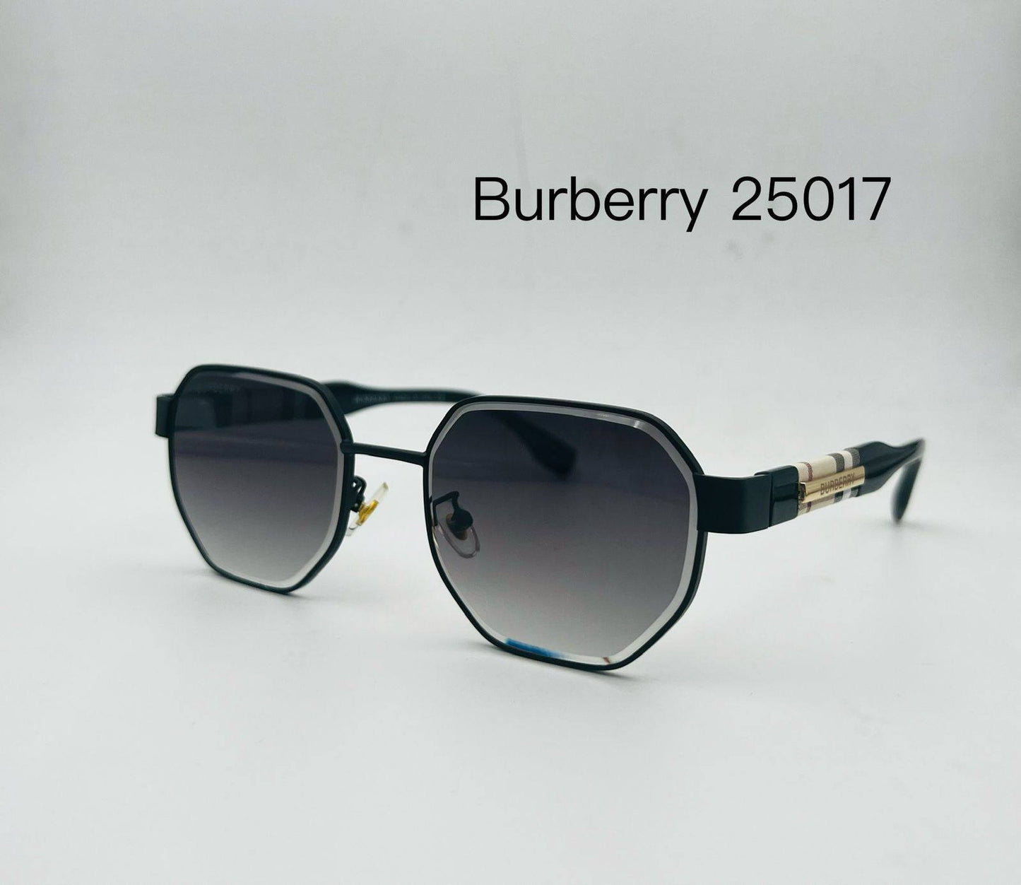 Sunglasses 🕶️ 
Good quality 💯 
Master box 🗃️ 
50 dhs💓

Zain273
♥️♥️♥️