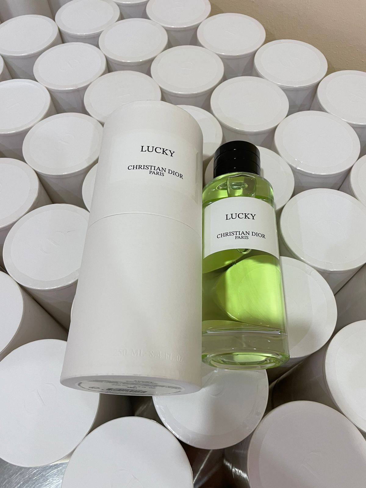 Dior 250 ml 
80 dhs🪙🌨️

Zain238
♥️♥️♥️