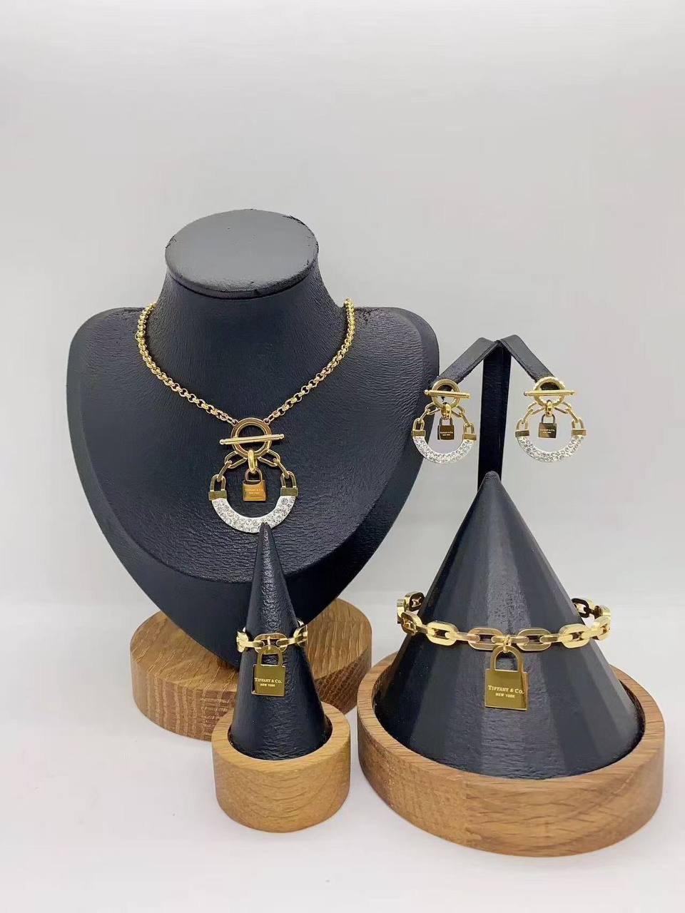 Full Set
45 dhs🪙🌨️

Zain37
♥️♥️♥️