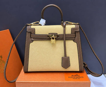 HERMES 

NEW CAME 
GOOD QUALITY 
WITH BOX 
100 dhs🇦🇪🇦🇪

Zain39
♥️♥️♥️