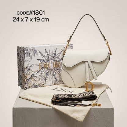 CHRISTIAN DIOR sᴀᴅᴅʟᴇ ᴄʀᴏssʙᴏᴅʏ ʙᴀɢ ᴘʟᴀɪɴ ʟᴇᴀᴛʜᴇʀ ᴍᴀᴛᴇʀɪᴀʟ sɪᴢᴇ : 24 cm ᴡɪᴛʜ BOX

95 dhs🇦🇪🇦🇪

Zain31
♥️♥️♥️