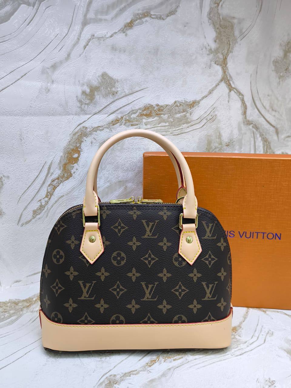 LV
95 dhs✅
with box

Zain203
♥️♥️♥️