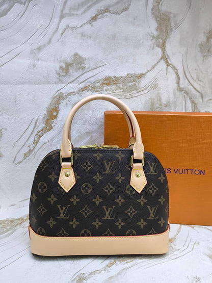 LV
95 dhs✅
with box

Zain203
♥️♥️♥️