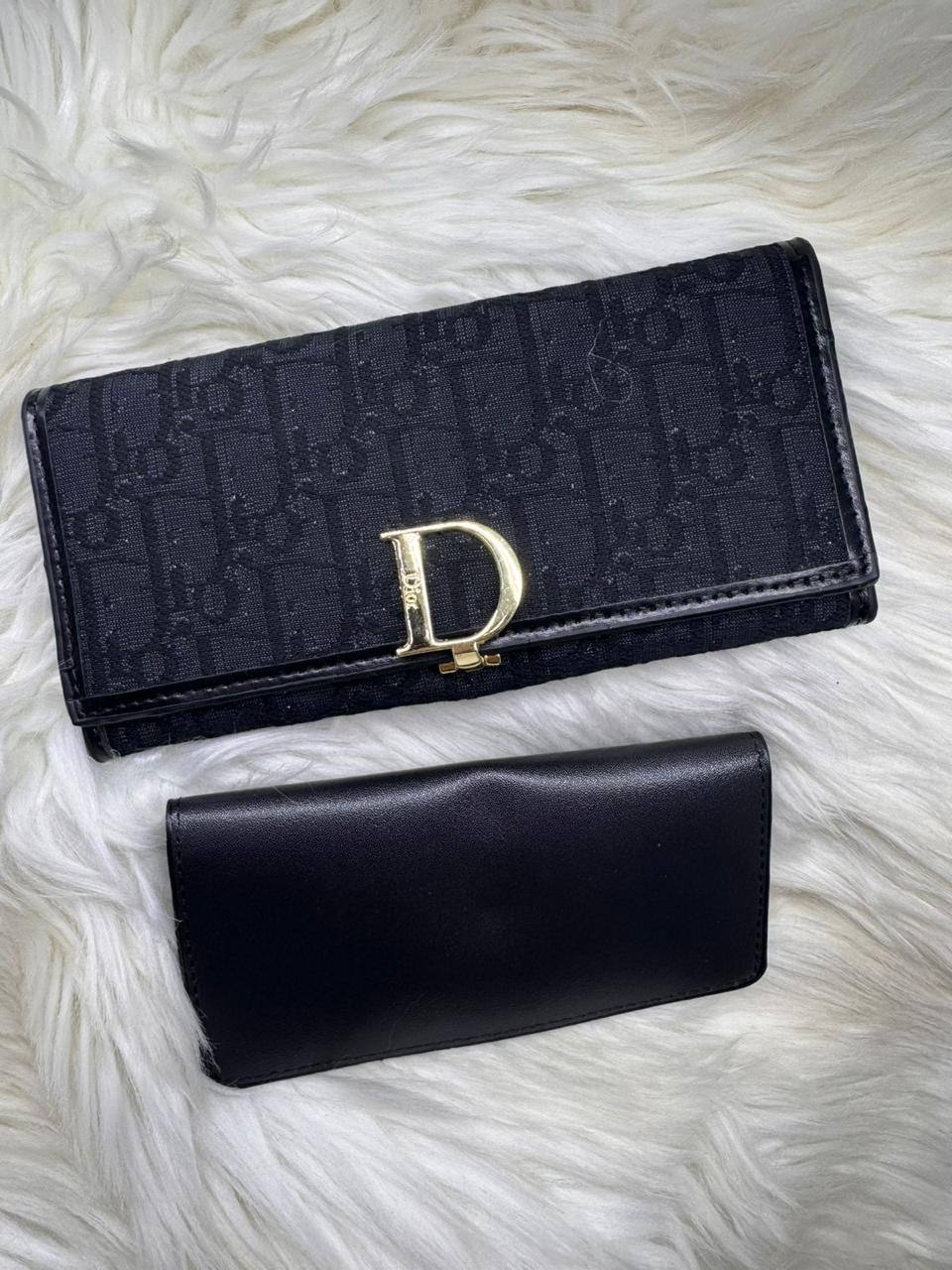 💝 Mk / Dior wallet
1️⃣ First quality 
Size : 19.5 * 9.5 aed
40 dhs✅

Zain115
♥️♥️♥️