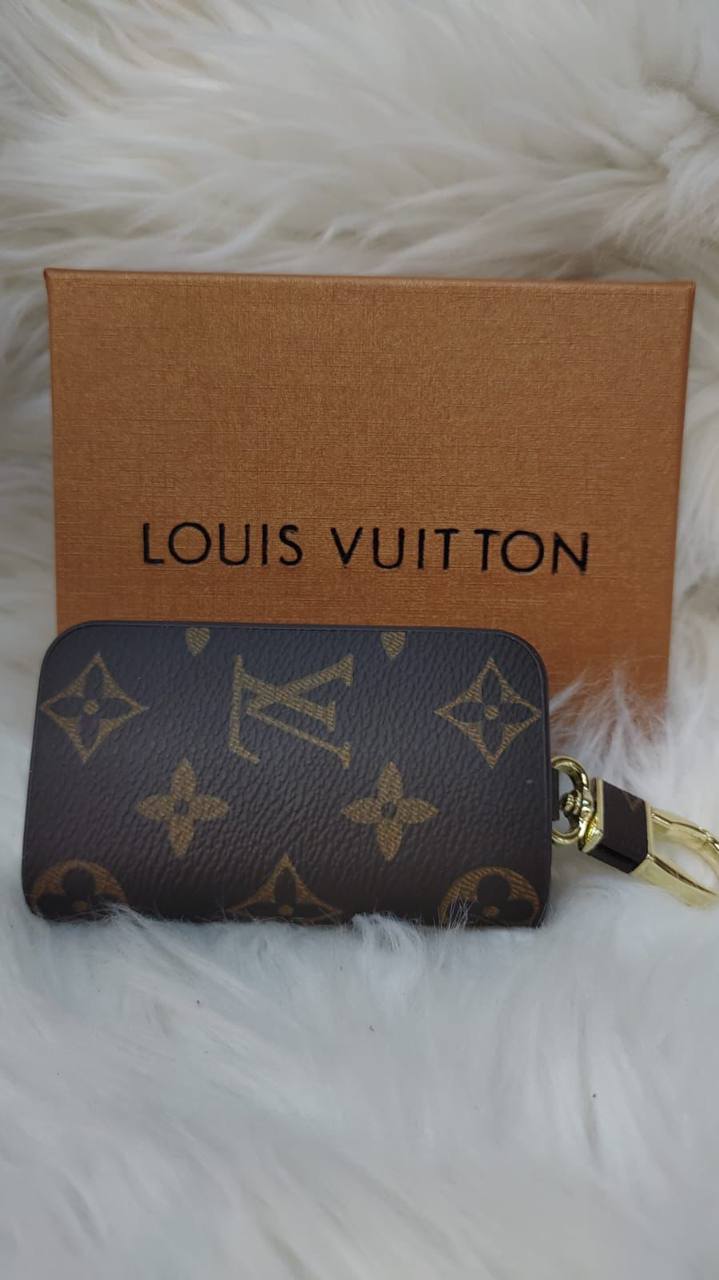 LV key holders & bags charm accessories
All sizes price 
55 dhs✅

Zain88
♥️♥️♥️