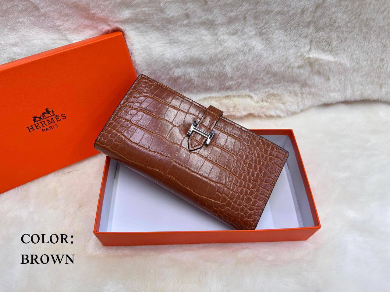 ʜᴇʀᴍᴇs WALLET
ɢᴏʟᴅ ʜᴀʀᴅᴡᴀʀᴇ
ᴡɪᴛʜʙᴏx
Crocs material
35 dhs💓

Zain56
♥️♥️♥️