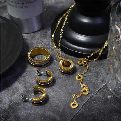 BOUCHERON  SET 🔥*
Necklace 🌊
Earring❤️‍🔥
Ring 💍 size available 👇
6,7,8,9
Master quality 💯
With normal boxes 📦 
170 dhs🪙🌨️
With master box 🗃️ 
250 dhs🪙🌨️

Zain216
♥️♥️♥️