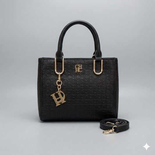 CH Carolina Herrera
Top Hand Carry Bag
With Long Belt Strap
Gold Hardware & Chain Logo
NO BOX
Size: 25 cm

100 dhs✅

Zain239
♥️♥️♥️
