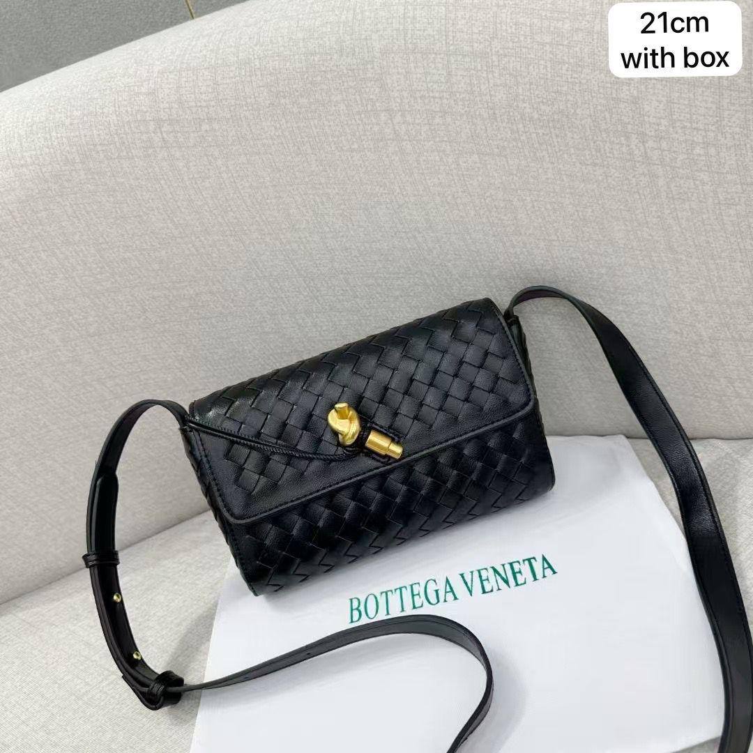 Bottega Veneta
1️⃣ First quality + 🎁
Size : 31 ~ 21 cm
100 dhs✅
with box 🎁

Zain115
♥️♥️♥️