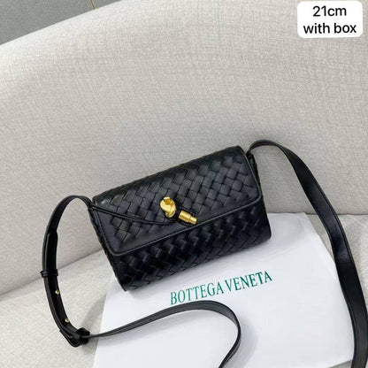 Bottega Veneta
1️⃣ First quality + 🎁
Size : 31 ~ 21 cm
100 dhs✅
with box 🎁

Zain115
♥️♥️♥️