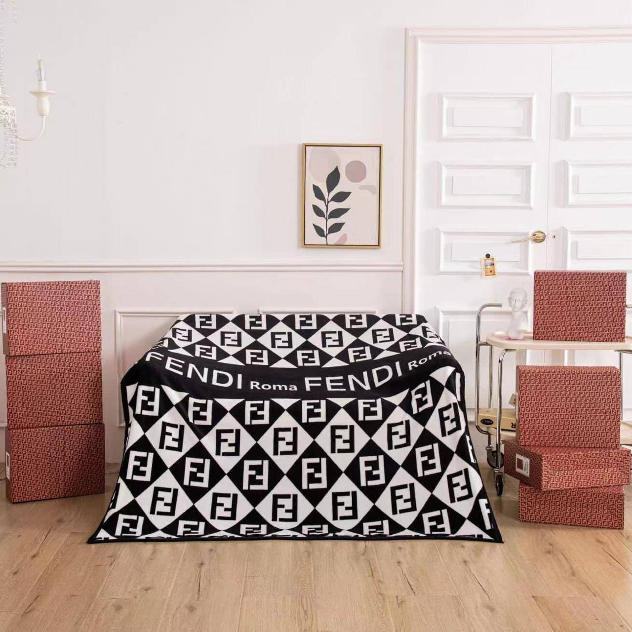 Master blanket 
Good quality 
Velvet 
Size 150*200
With boxes 🧳🧳🧳
45 dhs🪙💚

Zain99