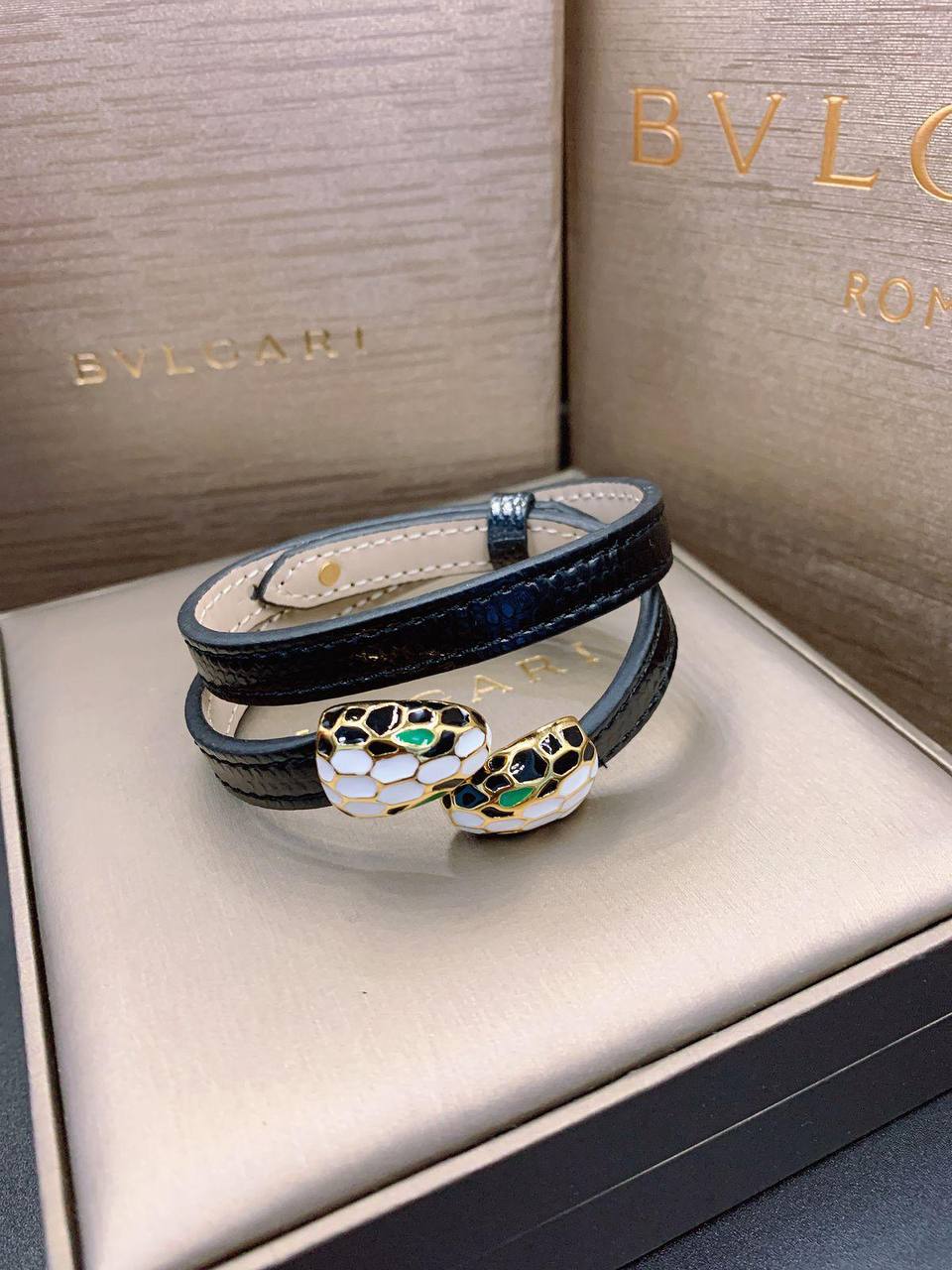 BVLGARI MASTER
LEATHER BRACELET
65 DHS🇦🇪
WITH NORMAL BOX AND PAPER BAG🎁🛍️

Zain89
♥️♥️♥️