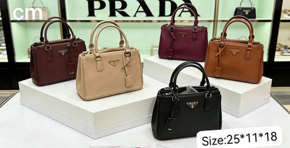 Prada
100 dhs🇦🇪
Size:25*11*18
Good quality .new

Zain07
♥️♥️♥️