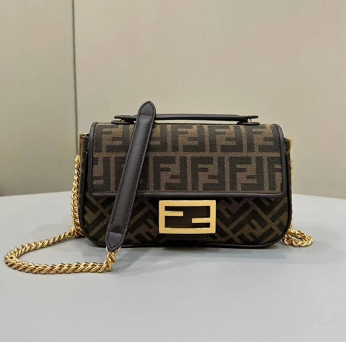 Fendi

220 dhs

Zain134
♥️♥️♥️