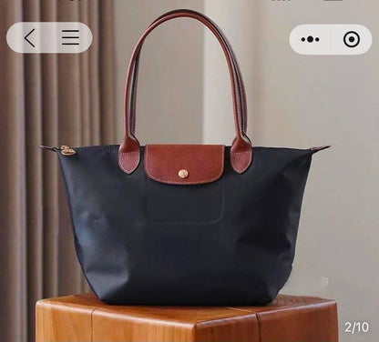 Long Champ
75 dhs✅
Size46cm

Zain219
♥️♥️♥️