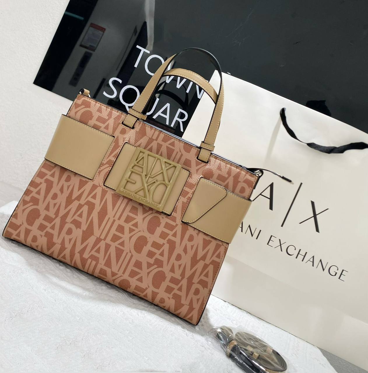 ARMANI 
COPY ONE 
145 dhs✅

Zain295
♥️♥️♥️