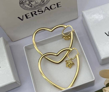 Versace Earring* 🎊
Master quality 

60 dhs❣️
normal box🎁

Zain48
♥️♥️♥️