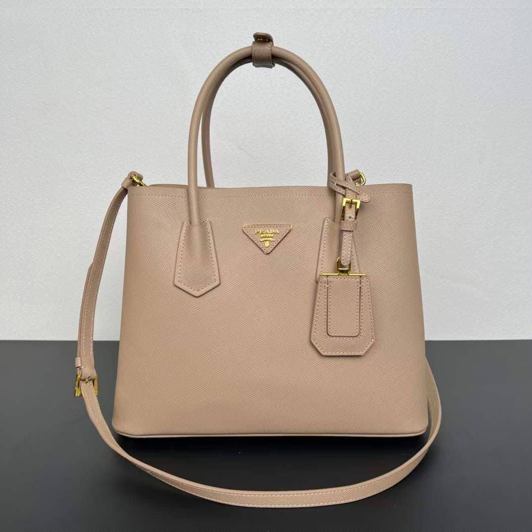 Prada

350 dhs🇦🇪🇦🇪

Zain153
♥️♥️♥️