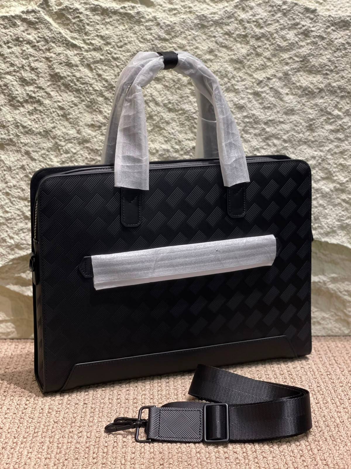 MONTBLANC

Laptop Bag

Master Quality
700 dhs🇦🇪🇦🇪

Zain179
♥️♥️♥️