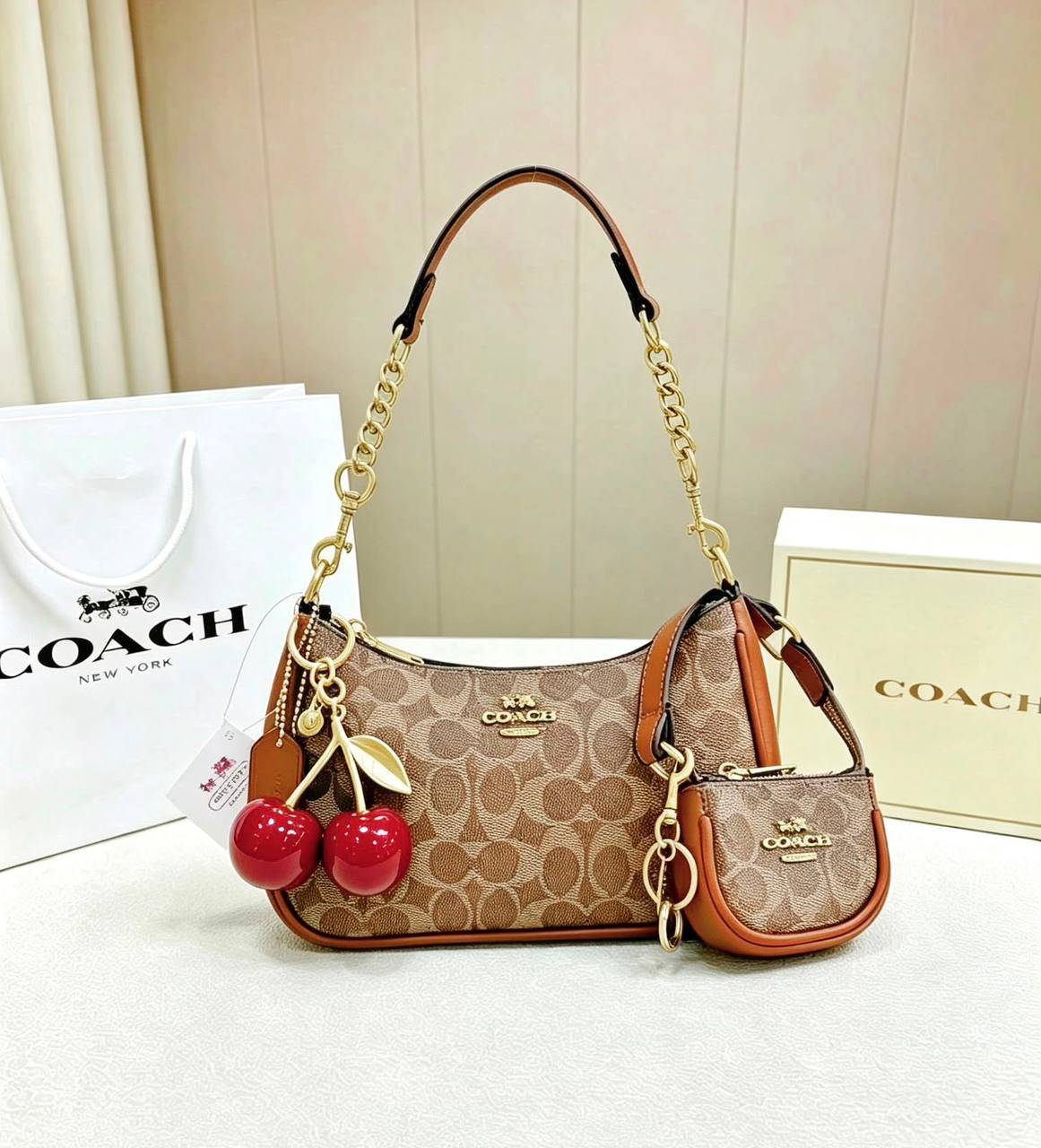 COACH 
GOOD QUALITY 
ONE SET 
WITH BOX 
120 dhs🇦🇪🇦🇪

Zain295
♥️♥️♥️