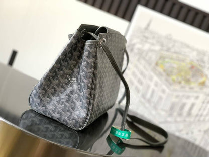 Goyard Rouette Souple Handbag✅*
*Size 31 cm*
For Price 👇 WhatsApp✅
0568585901 
0507557372
0552275751 Owner Zain 👌

Zain274
♥️♥️♥️