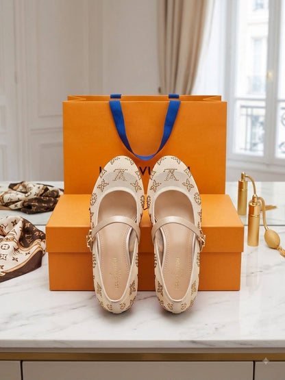 LV
100 dhs🇦🇪🇦🇪
Size 36-41

Zain40
♥️♥️♥️