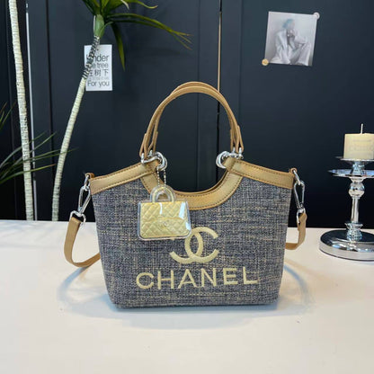 Chanel
70 dhs✅
high quality
24cm

Zain26
♥️♥️♥️