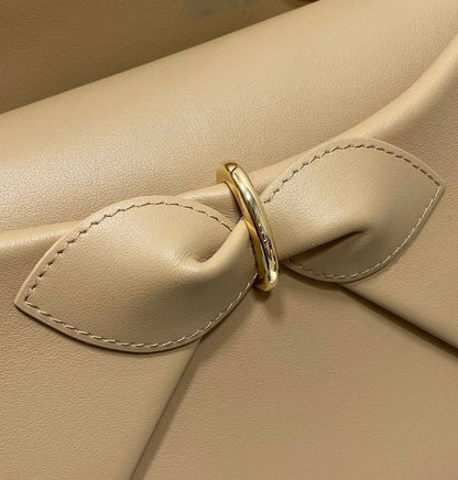 DIOR 
 GOOD QUALITY 
105 dhs🇦🇪🇦🇪

Zain39
♥️♥️♥️