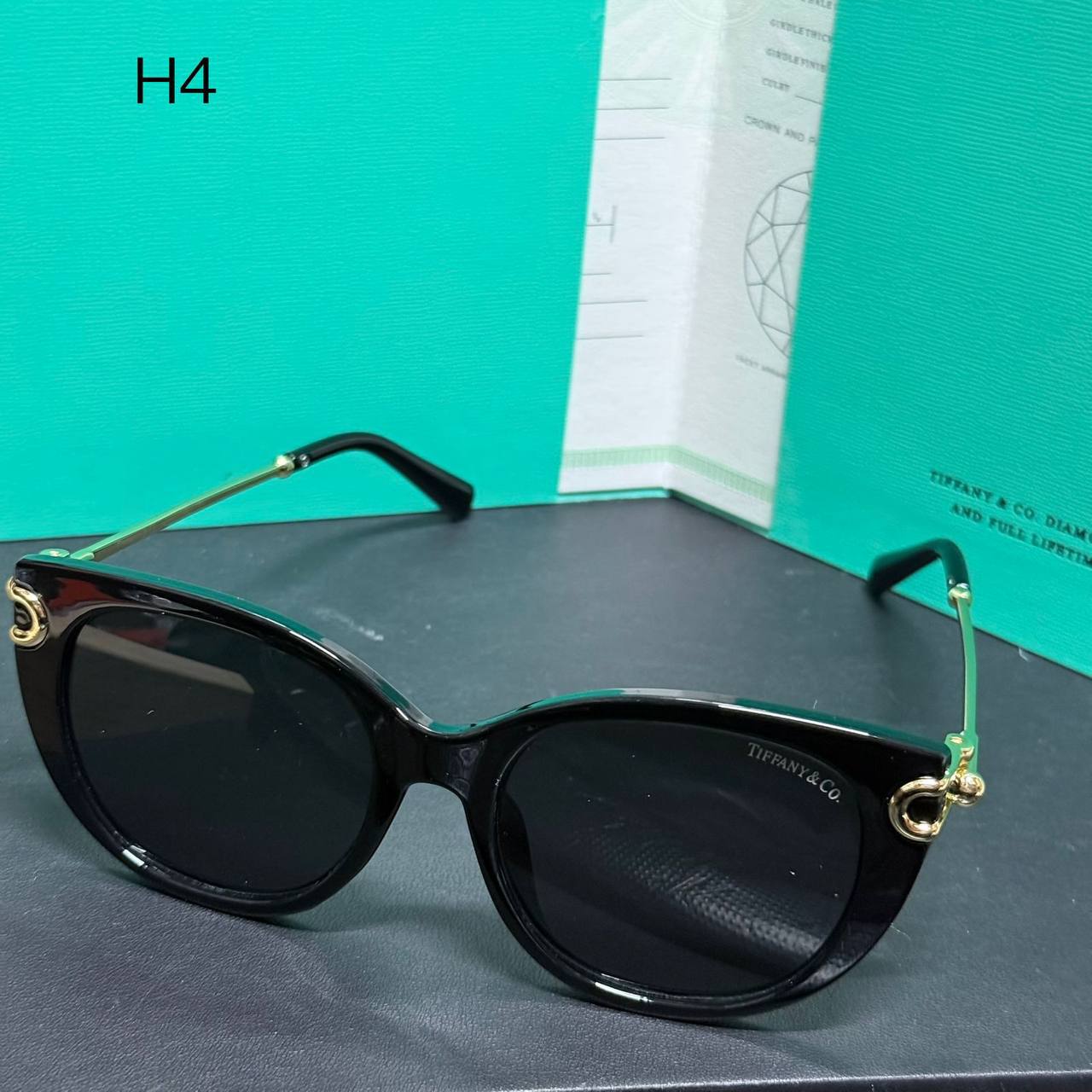 Tiffany ❤️‍🔥*
Sunglasses 🕶️ 
Copy one❣️
good quality 💯
With master box 🗃️ 
50 dhs❤️

Zain216
♥️♥️♥️