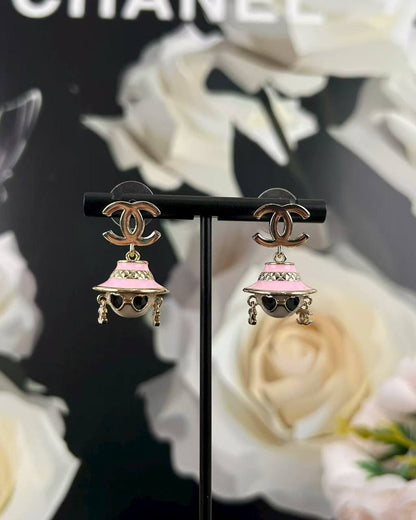 Chanel Master 
Earring 
80 dhs🪙🌨️ 
With Box And Paper Bag
🎁🎁🎁

Zain89
♥️♥️♥️