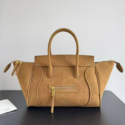 CELINE 
HIGH QUALITY NEW CAME 
135 dhs❤️

Zain39
♥️♥️♥️