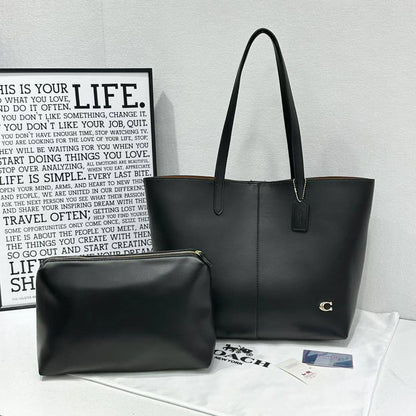 Coach
100 dhs🪙🌨️
SIZE：43×14×30cm
Good quality

Zain35
♥️♥️♥️