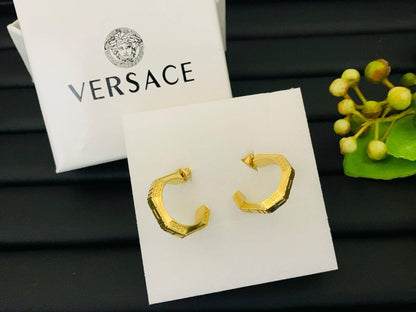 VERSACE
*OFFER*
  *_EARRINGS_*🔅

*MASTER QUALITY*

45 dhs❣️
      *Each*
*_WITH NORMAL BOX_*

Zain89
♥️♥️♥️