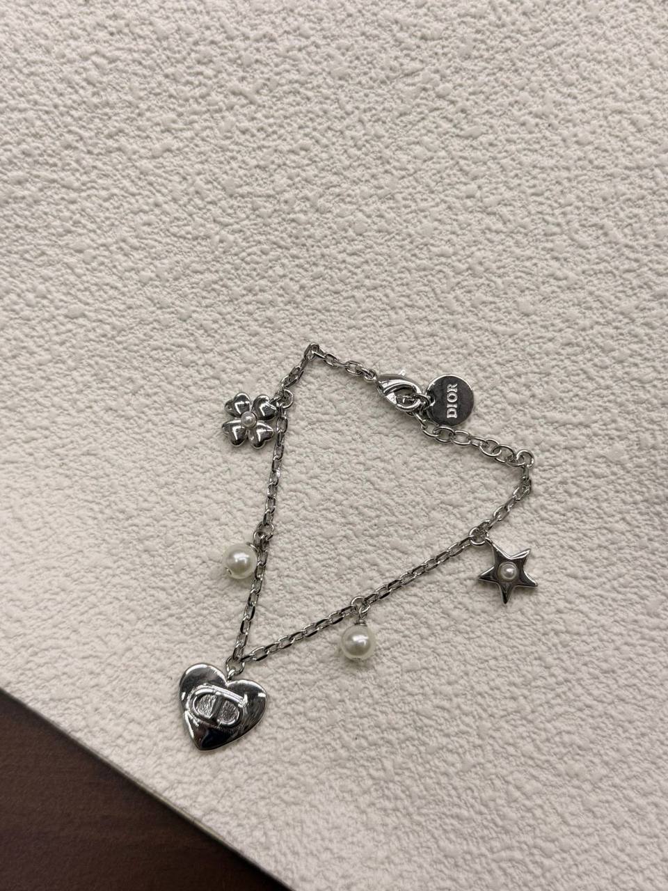 Dior Set* 🦋
Necklace 
Bracelet 
Master Quality 💎

*110* AED normal box 📦 
*130* AED master box 🗃️

Zain48
♥️♥️♥️