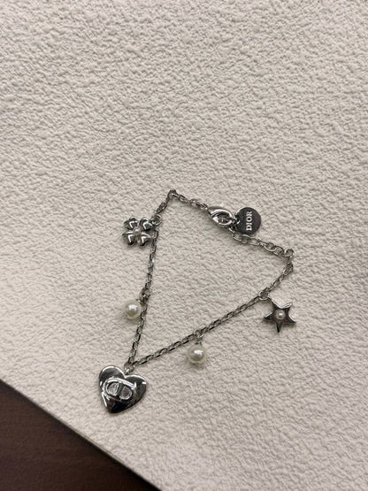 Dior Set* 🦋
Necklace 
Bracelet 
Master Quality 💎

*110* AED normal box 📦 
*130* AED master box 🗃️

Zain48
♥️♥️♥️