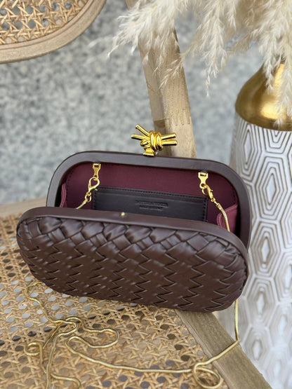 BOTTEGA VENETA
20cm
380 dhs🗽
Top quality 
With box🎁

Zain167
♥️♥️♥️