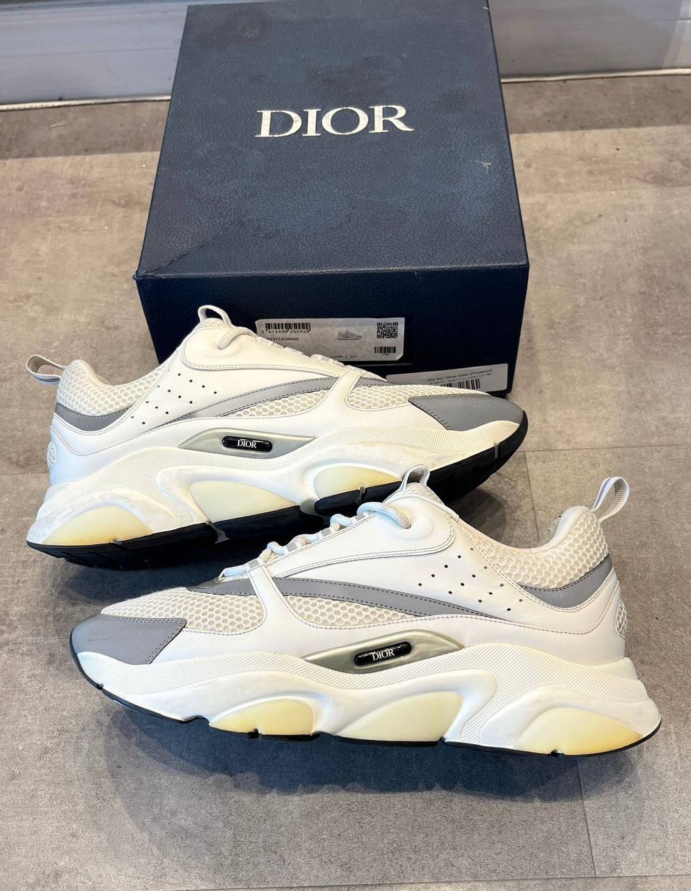 Dior B22 'White Grey'🤍💨
36-45 AVAILABLE 
270 dhs✅

Zain242
♥️♥️♥️