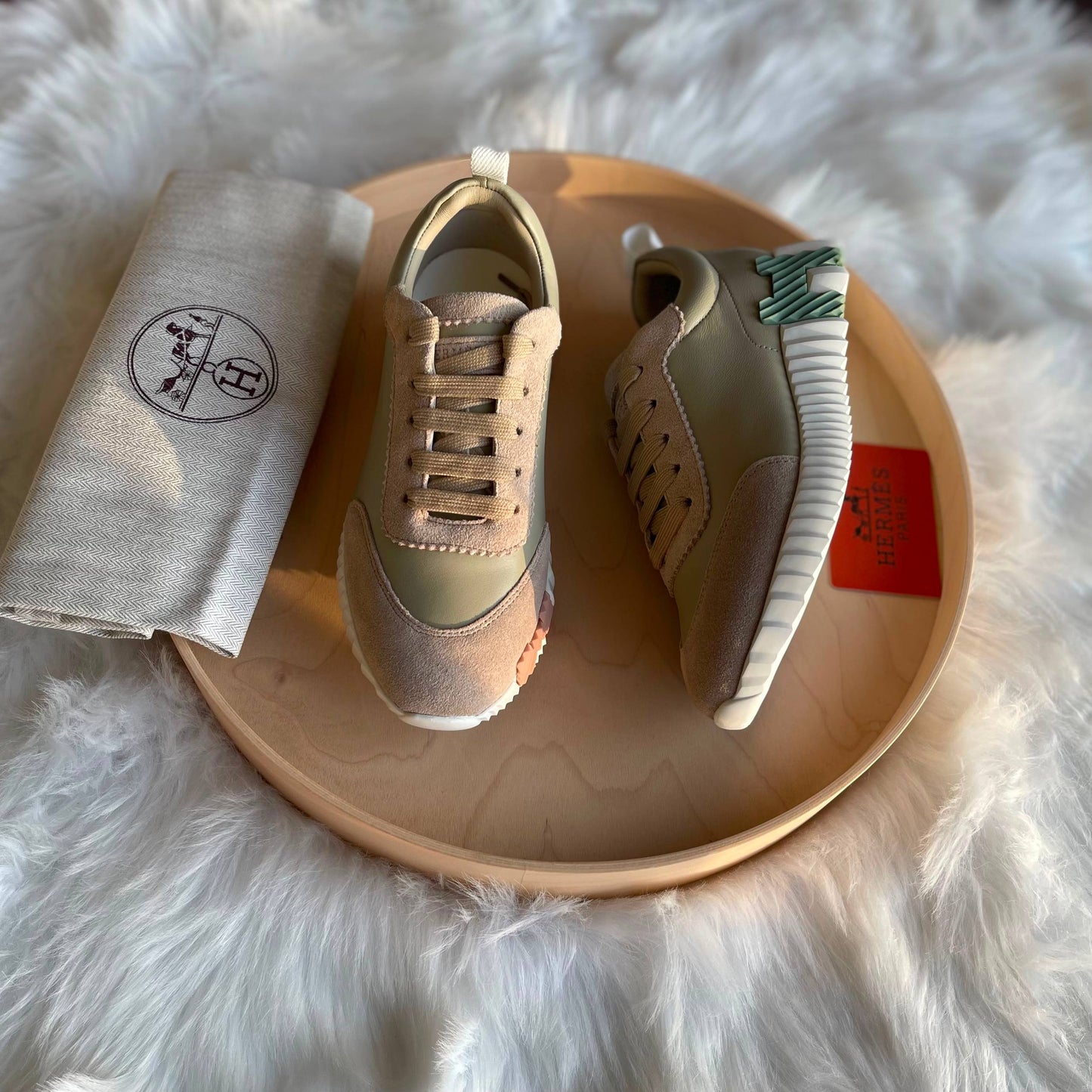 Hermes
Master quality 
Size: 36 to 41
450 dhs✅

Zain318
♥️♥️♥️