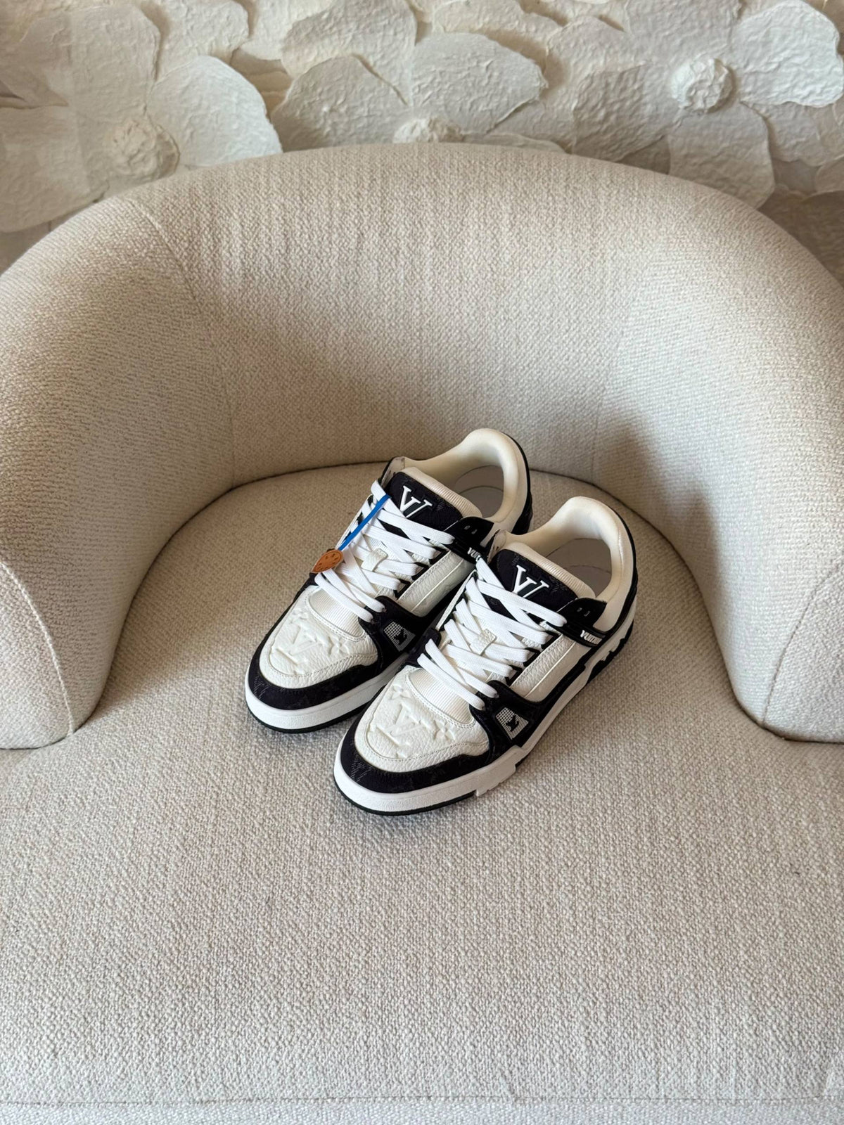 LV Sneaker 

AAA Quality

 size:40 to 46 

560 dhs🇦🇪🇦🇪

Zain185
♥️♥️♥️