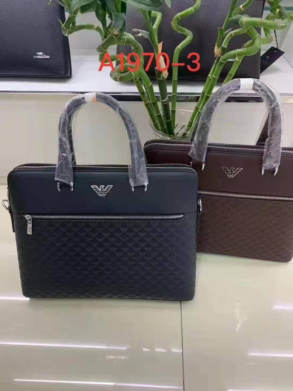 LAPTOP 💻 bags
120 dhs🪙
Size 38cm

Zain161
♥️♥️♥️