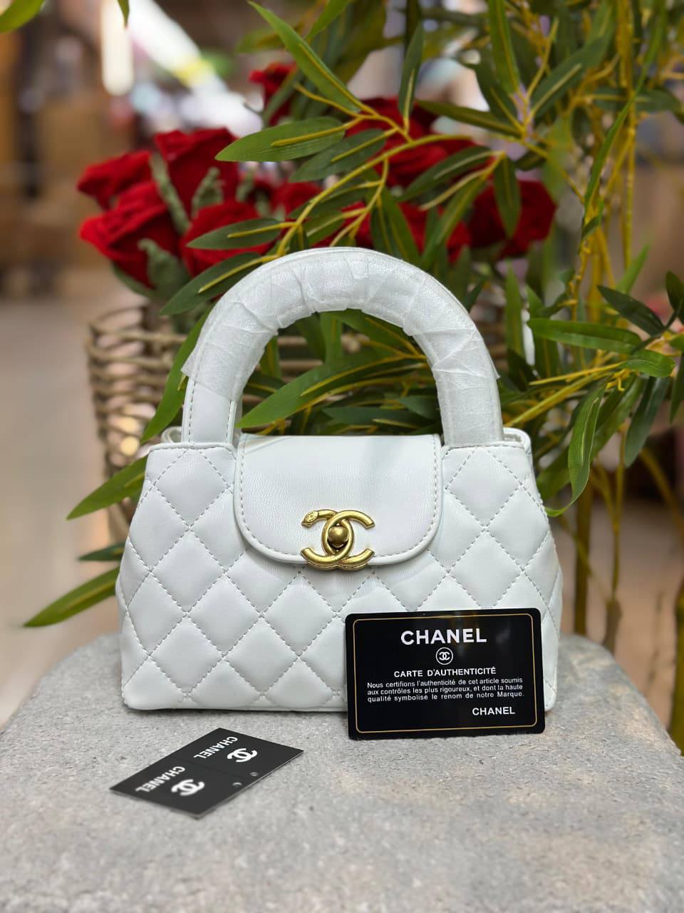 Chanel
Good quality 
with box 🎁🎁🎁

90 dhs💓

Zain186