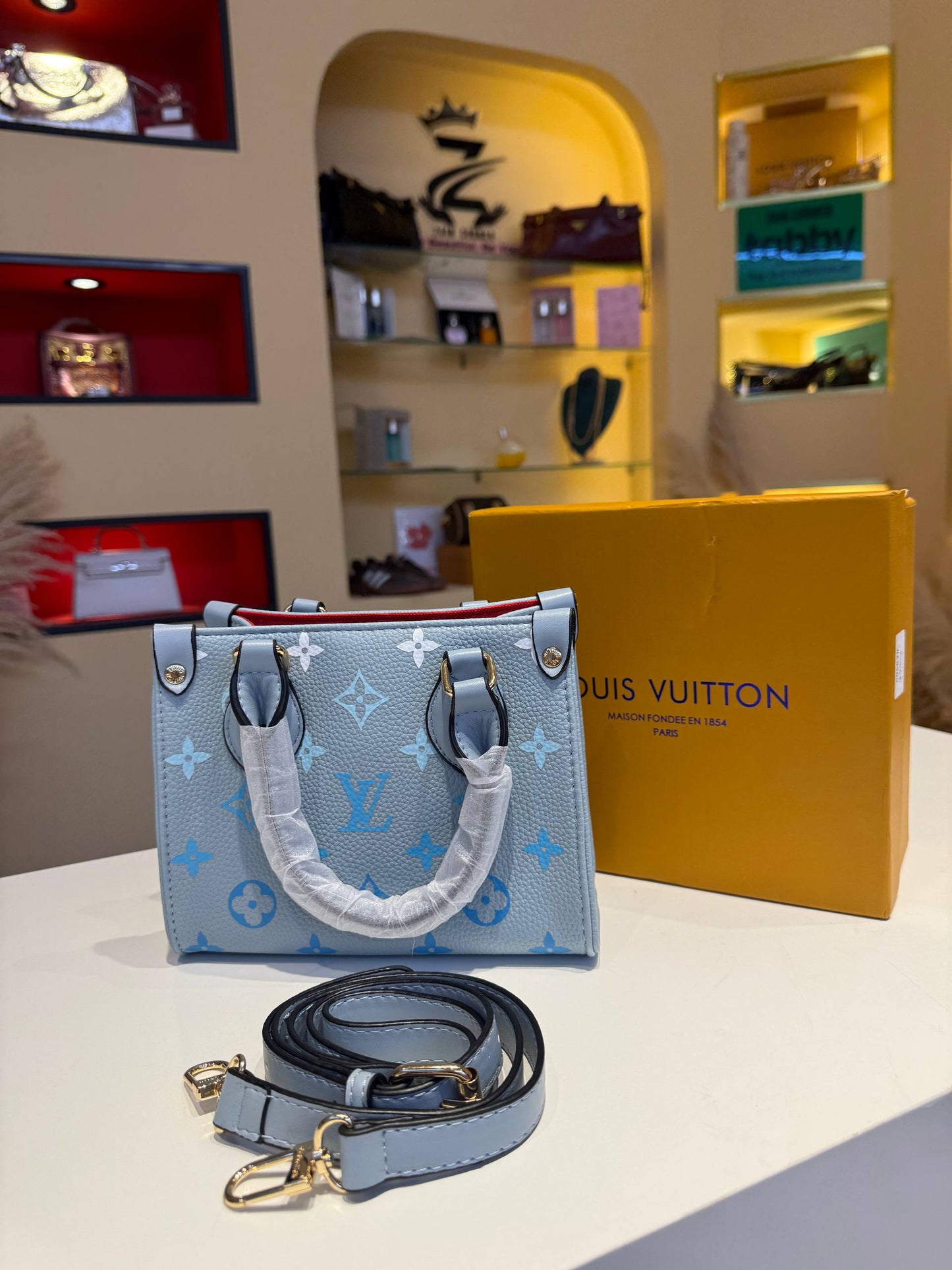 Lv

110 dhs
With box

Zain290
اطلبوها من الوتس المثبت في الأعلى👆🏻👆🏻

تواصلو معنا 👈🏻 Zain 
For order WhatsApp pinned 👆🏻

♥️♥️♥️