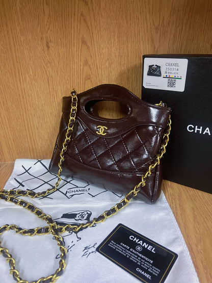 CHANEL
90 dhs🪙💕

with box
🎁🎁🎁

Zain190
♥️♥️♥️