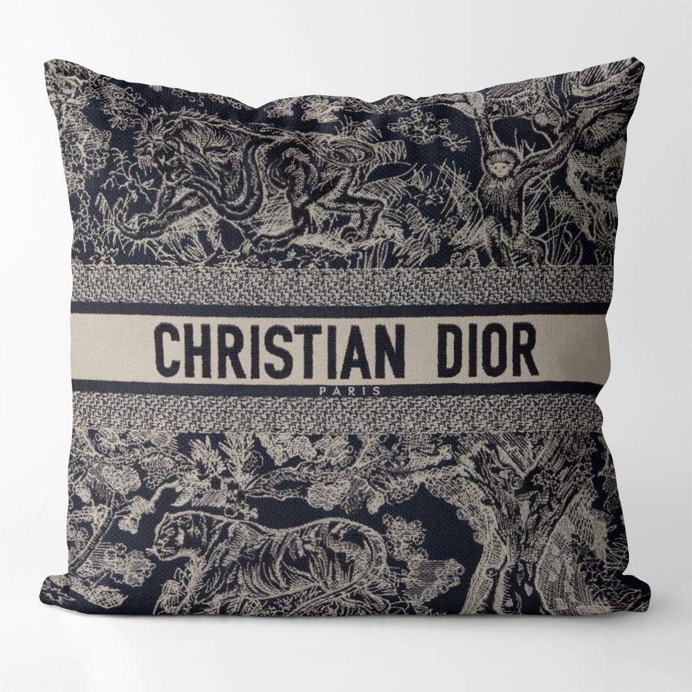 Brand 
High quality 
Pillow cover 
Velvet 100%
Size 50*50
50 dhs🪙🌨️

Zain99
♥️♥️♥️