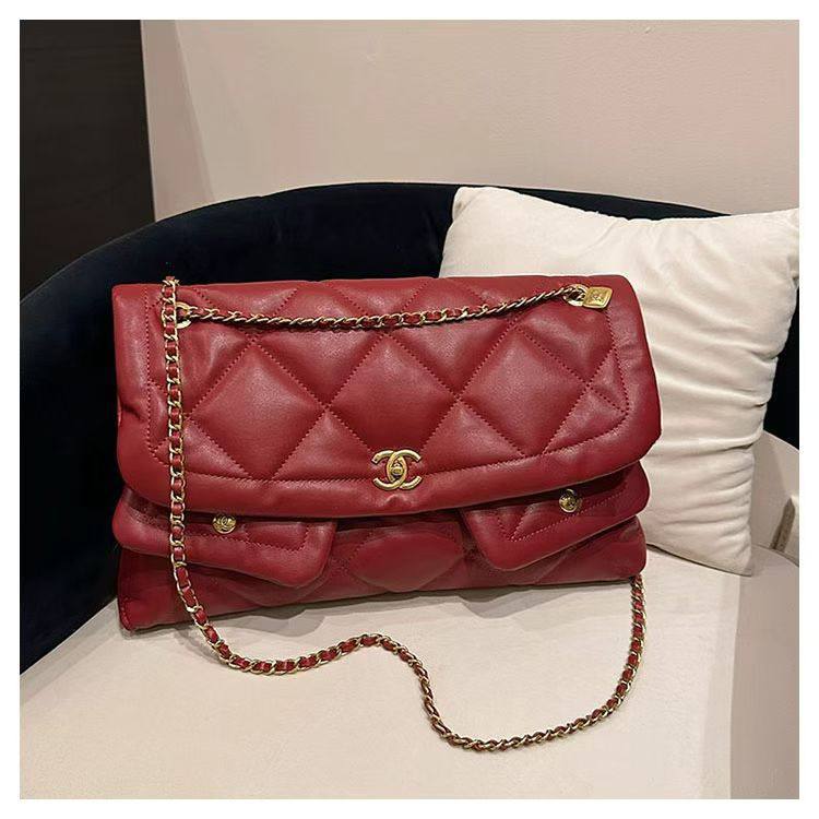 Chanel
110 dhs❣️
SIZE：40cm
Good-quality 

Zain35
♥️♥️♥️