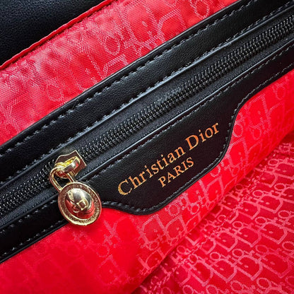 DIOR 
GOOD QUALITY
  MEDUIM SIZE 
90 dhs✅
36CM

Zain39
♥️♥️♥️