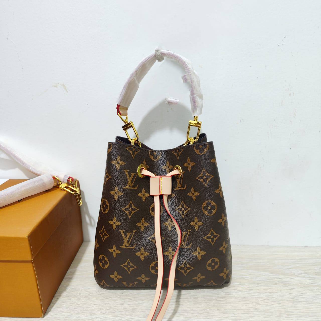 LV
85 dhs✅
high quality 

With box
🎁🎁🎁

Zain26
♥️♥️♥️