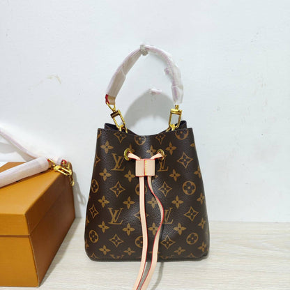 LV
85 dhs✅
high quality 

With box
🎁🎁🎁

Zain26
♥️♥️♥️